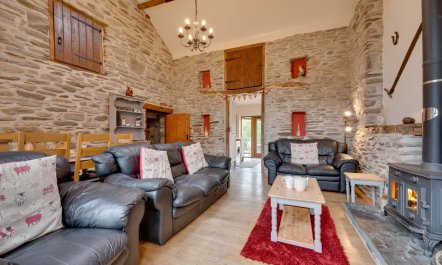 4 Bed in Llanarmon Dyffryn Ceiriog 2