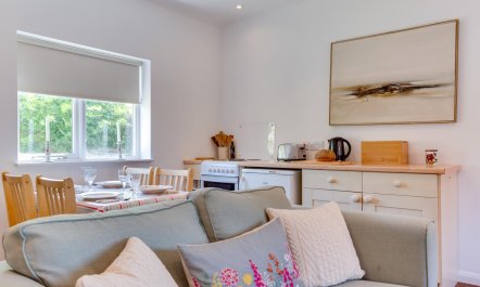 2 Bed in Wisborough Green 6