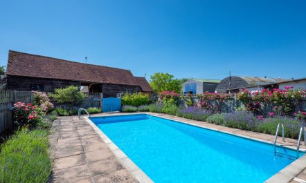 2 Bed in Wisborough Green 1