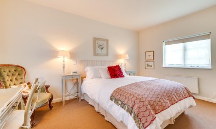 2 Bed in Wisborough Green 4