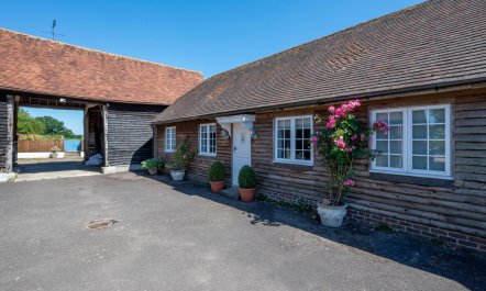 2 Bed in Wisborough Green 9