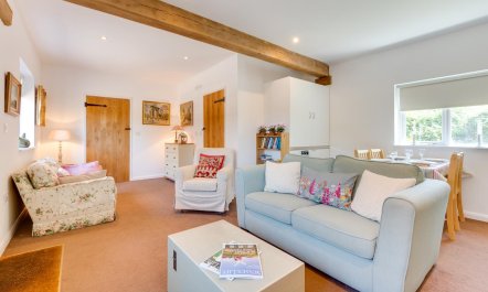 2 Bed in Wisborough Green 3