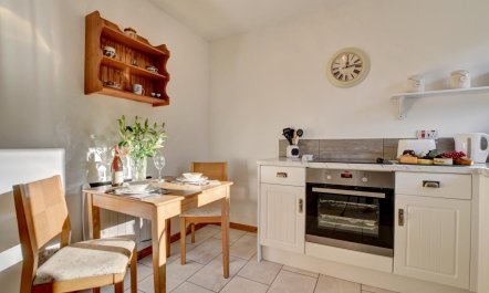 1 Bed in East Down 5