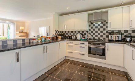 2 Bed in St. Ives 9