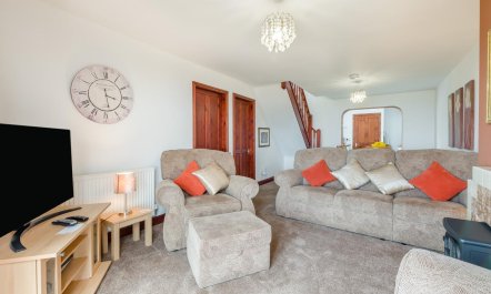 4 Bed in Port Mulgrave