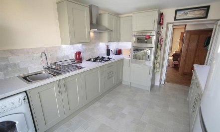 2 Bed in Mumbles 4