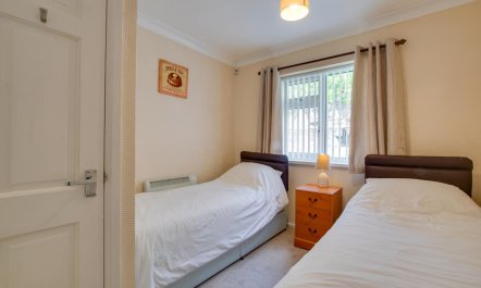 2 Bed in Mumbles 6
