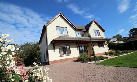 4 Bed in Langland 1