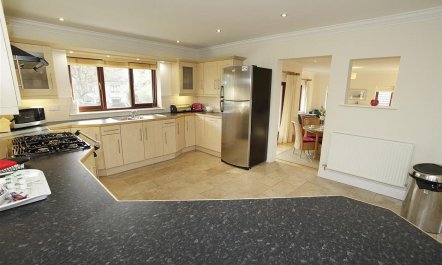 4 Bed in Langland 8