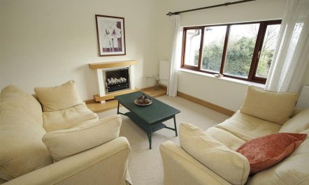 4 Bed in Langland 1