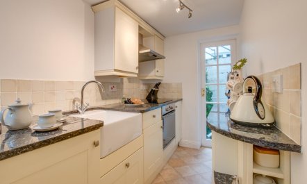 2 Bed in Helford 5
