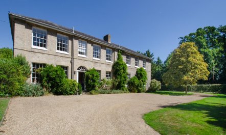 13 Bed in Tattingstone