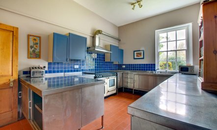 13 Bed in Tattingstone 8