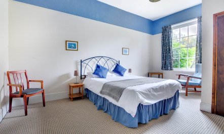 13 Bed in Tattingstone 9