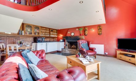 1 Bed in Trehunist 2