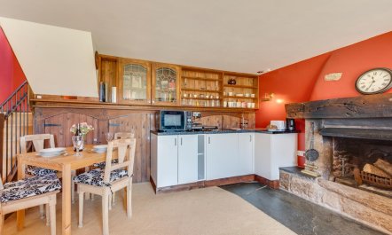 1 Bed in Trehunist 3