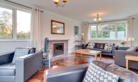 3 Bed in Nicholaston 1