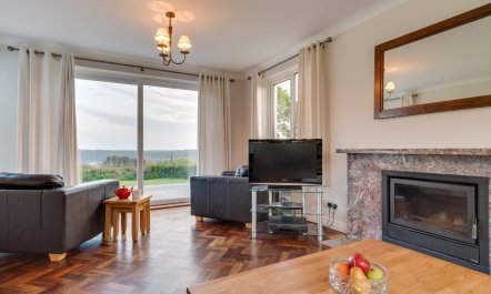 3 Bed in Nicholaston 2