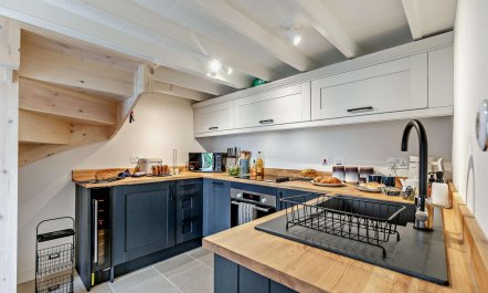 2 Bed in Porthleven 6