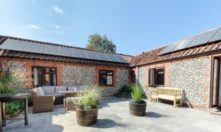 5 Bed in Salthouse 1