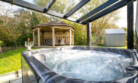 2 Bed in Aberystwyth 1