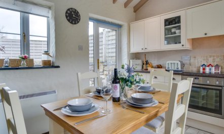 2 Bed in Llanmadoc 2