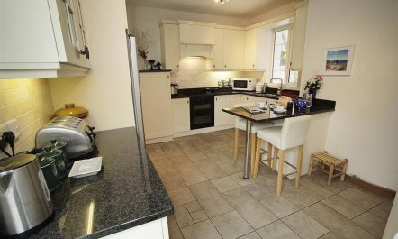 4 Bed in Penmaen 8