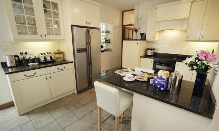 4 Bed in Penmaen 9
