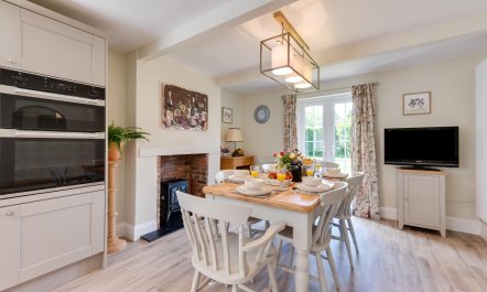 4 Bed in Great Plumstead 2