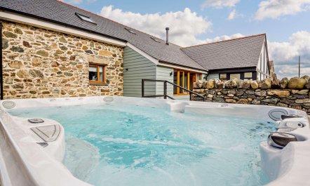 5 Bed in Menai Bridge 1