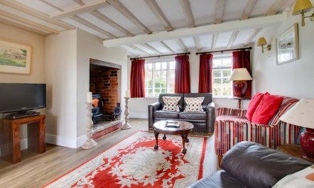 3 Bed in Lower Holbrook 1