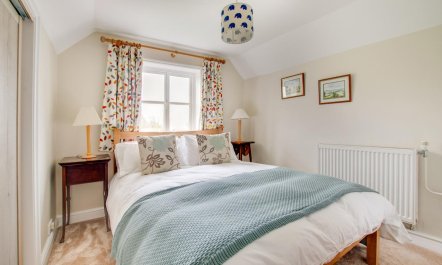 3 Bed in Lower Holbrook 7