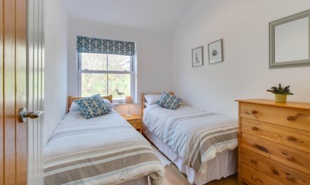 2 Bed in Llaniestyn 5