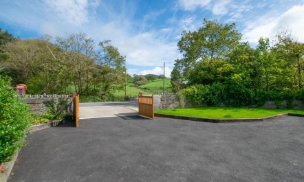 2 Bed in Llaniestyn 9