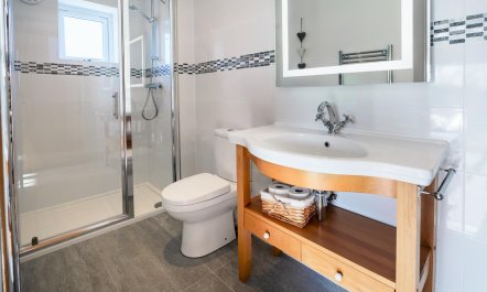 2 Bed in Llaniestyn 6