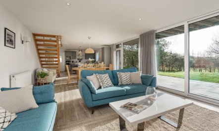 2 Bed in Llaniestyn 1