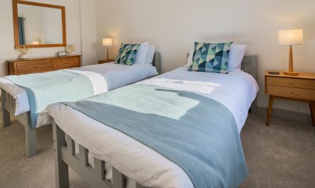 2 Bed in Llaniestyn 7