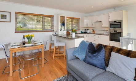 2 Bed in Llanbedrog 4