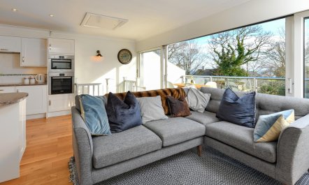 2 Bed in Llanbedrog 3