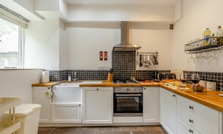 2 Bed in High Peak 4