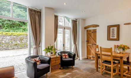 2 Bed in High Peak 2