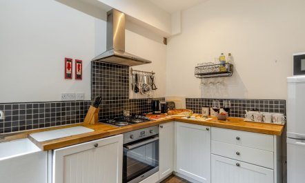 2 Bed in High Peak 5
