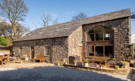 4 Bed in High Peak 2