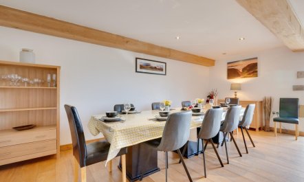 4 Bed in High Peak 5