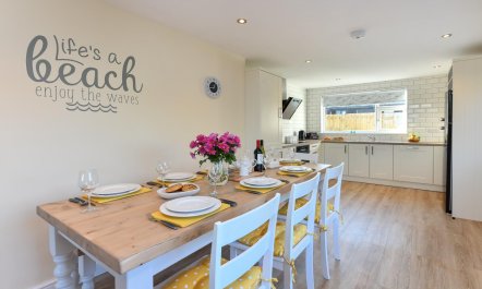 4 Bed in Llanbedrog 2