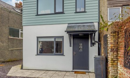 1 Bed in Menai Bridge 2