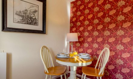 1 Bed in Two Waters Foot 7