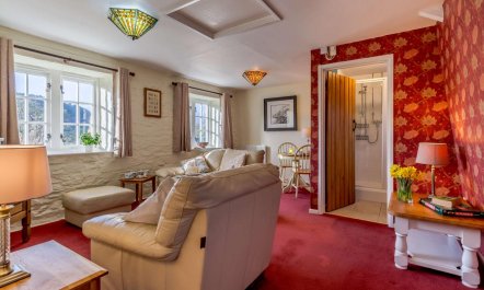 1 Bed in Two Waters Foot 3