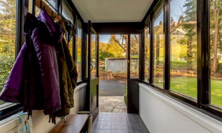 1 Bed in Two Waters Foot 4