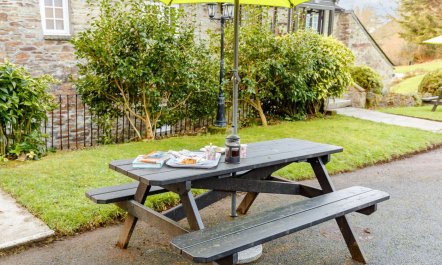 1 Bed in Two Waters Foot 1